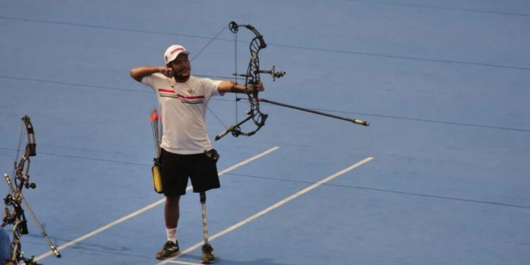 NPC Indonesia: Sudah 13 Atlet Lolos ke Paralimpiade Paris 1 Atlet para panahan Indonesia, Ken Swagumilang, saat berlaga di nomor compound perorangan putra di Asian Para Games 2022 Hangzhou, di Fuyang Yinhu Sports Centre, Hangzhou, China