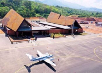 Penerbangan kalibrasi pesawat terbang jenis Beechcraft Super Kings Air di Bandara AH Nasution.