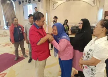 Orangtua berterimakasih.