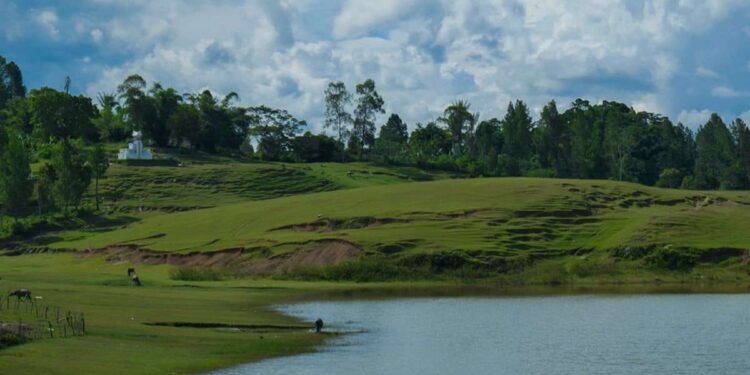 Danau Sidihoni, salah satu wisata di di Kecamatan Pangururan, Pulau Samosir.