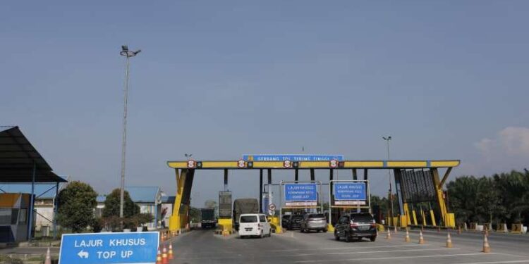 Teks foto: Gerbang Tol Tebing Tinggi