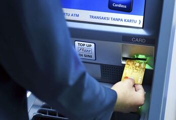 Ilustrasi pengguna ATM