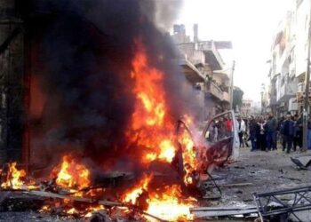Sebuah kendaraan yang terbakar terlihat di lokasi ledakan bom mobil di Latakia, Suriah, 22 Januari 2019.