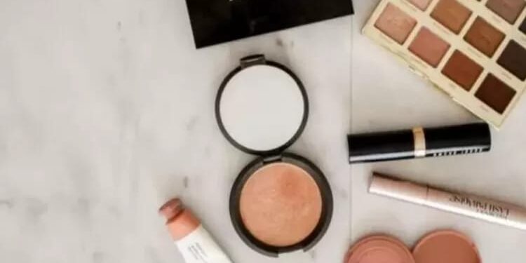 Make up simpel edisi Lebaran.