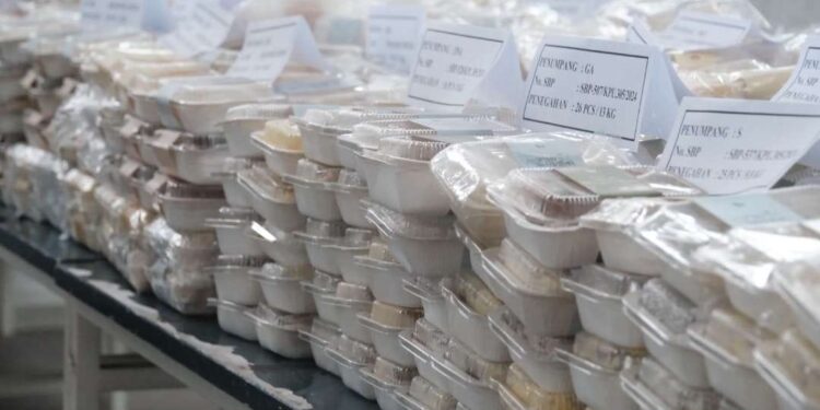 Satu Ton Milk Bun Tak Berizin BPOM Dimusnahkan 1 Milk Bun yang dimusnahkan karena tak berizin BPOM.