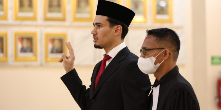 Nathan Tjoe-A-On saat ambil sumpah jadi WNI