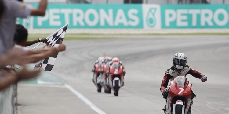 Pebalap Astra Honda Siap Dominasi Kejurnas Superport 600 di Mandalika 1 PT Astra Honda Motor dan pebalap binaannya siap memberikan kemampuan terbaik dan menyajikan sesuatu yang berbeda dan menantang di ajang Mandalika Racing Series (MRS) 2024.