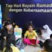 Relawan Bliblioneers dan t-Fam membagikan ketrampilan sambil berbagi cerita kepada anak-anak di kawasan Tipar Cakung mengenal perasaan (mood meter).
