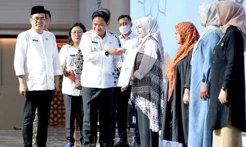 Pemprov Sumut Fasilitasi 1.000 Sertifikat Halal Gratis untuk UMKM 1 Fasilitasi Sertifikat Halal Self Declare bagi 1.000 UMKM, di Aula Raja Inal Siregar, Kantor Gubernur Sumut, Jalan Diponegoro, Medan, Rabu (20/3/2024)
