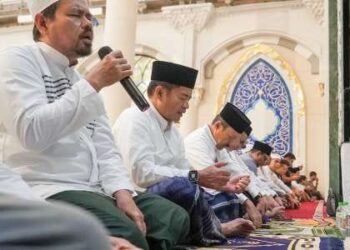 Pj Gubernur Sumut, Hassanudin, salat tarawih pertama tahun ini di Masjid Agung
