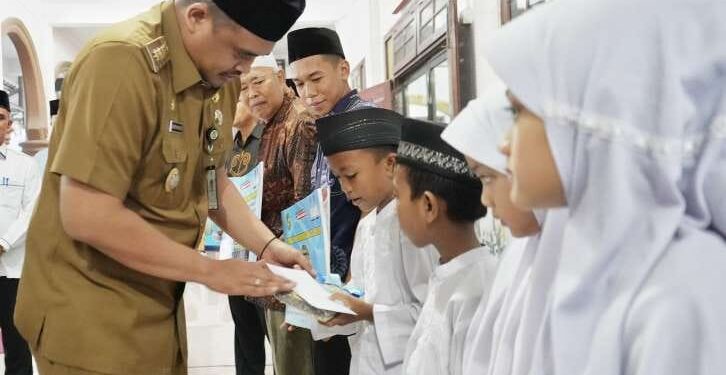 Wali Kota Medan, Bobby Nasution melakukan Safari Ramadan ke Masjid Al Mustaqim, Kecamatan Medan Helvetia