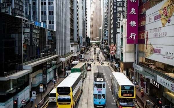 Hong Kong Capai Suhu Tertinggi di Maret dalam 140 Tahun 1 Suasana jalan di Hong Kong