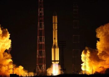 Uji coba peluncuran rudal balistik antarbenua Yars di lapangan antariksa Plesetsk Cosmodrome, Rusia.