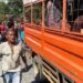 Ratusan Warga Aceh Barat Tolak Kedatangan 69 Etnis Rohingya 2 Ratusan warga melakukan aksi penolakan dan pengusiran truk yang mengakut puluhan pengungsi etnis Rohingya di Desa Beureugang, Kecamatan Kaway XVI, Kabupaten Aceh Barat, Kamis (21/3/2024) sore.