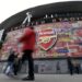 Arsenal Tinggalkan Liverpool dan Manchester City 2 Penonton tiba di Stadion Emirates, London, 23 April 2024 jelang pertandingan Liga Inggris antara Arsenal dan Chelsea.