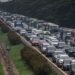 1,87 Juta Kendaraan Diprediksi Kembali ke Jabotabek, Puncak Arus Balik H+4 2 Ilustrasi pemudik di jalan tol. (ANTARA)