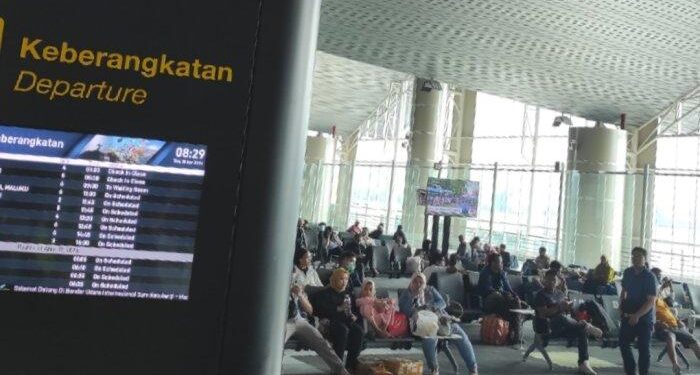 Bandara Sam Ratulangi, Manado.