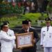 Respon Bobby Soal Dapat Satyalancana karena Menantu Jokowi 2 Wali Kota Medan, Bobby Nasution, saat menerima penghargaan Satyalancana Karya Bhakti Praja Nugraha.