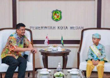 Bobby Nasution saat bertemu Gibran beserta keluarganya, di Balai Kota Medan, Jalan Kapten Maulana Lubis, Selasa (23/4/2024).