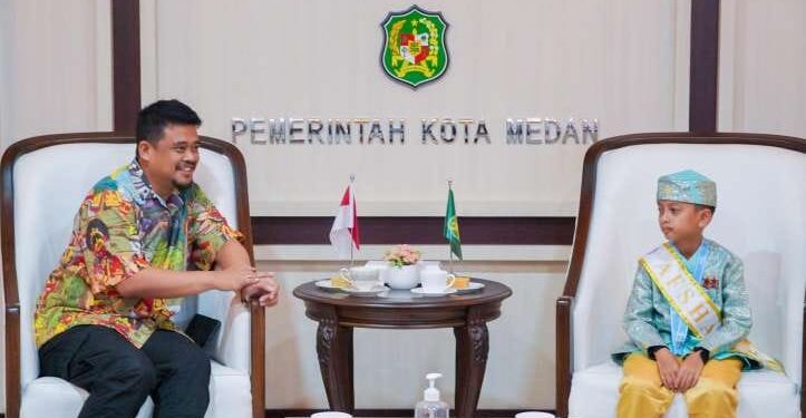Bobby Nasution saat bertemu Gibran beserta keluarganya, di Balai Kota Medan, Jalan Kapten Maulana Lubis, Selasa (23/4/2024).