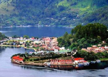 Danau Toba dan beberapa daerah yang mengelilinginya.