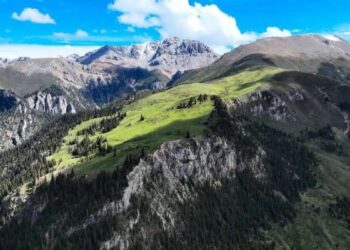 Pemandangan kawasan Sanjiangyuan di Prefektur Otonomi Tibet Yushu, Provinsi Qinghai, China barat laut.