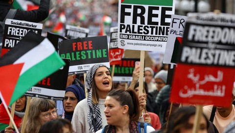 Spanyol Berencana Akui Negara Palestina Sebelum Musim Panas 1 Demo yang menyerukan gencatan senjata segera dilakukan di Jalur Gaza.