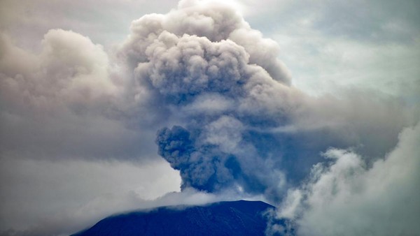 Libur Lebaran, PVMBG Siapkan Tim Tanggap Darurat Gunung Marapi 1 Erupsi Gunung Marapi