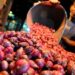 Harga Bawang Merah di Sumut Bertahan Mahal, Cek Bahan Pokok Lainnya! 2 Ilustrasi pedagang bawang merah.
