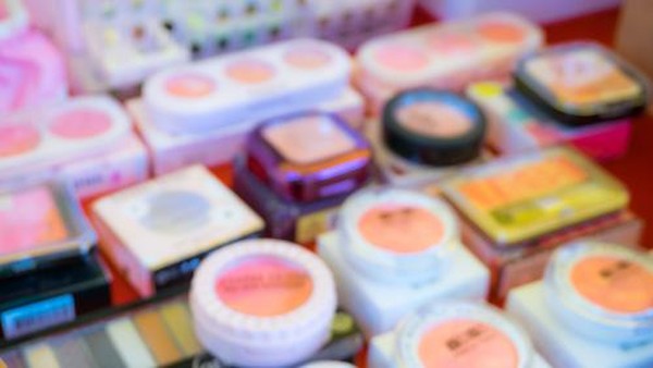 BPOM Setop Peredaran Kosmetik Impor Ilegal di e-Commerce, Mayoritas Asal China 1 Ilustrasi kosmetik ilegal.