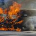 Berikut Penjelasan Pakar Otomotif Penyebab Mobil Terbakar saat Tabrakan 2 Ilustrasi mobil terbakar.