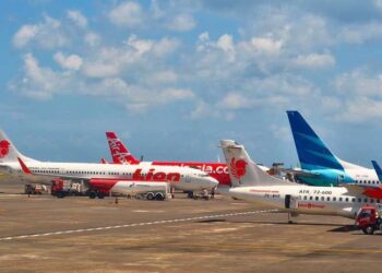 Ilustrasi pesawat di bandara.