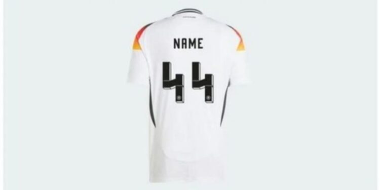 Ini Penyebab Adidas Blokir Penjualan Jersey Jerman No 44 1 Desain angka 44 di Jersey Timnas Jerman yang dipermasalahkan publik.