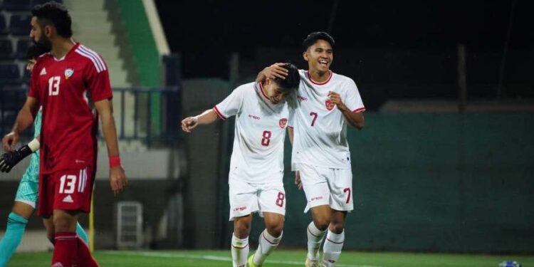Piala Asia U-23 2024, STY Kerucutkan 23 Pemain 1 Dua pemain timnas Indonesia U-23 Witan Sulaeman dan Marselino Ferdinan saat tampil pada laga uji coba tertutup melawan Uni Emirat Arab, di Stadion Shahab Al Ahli, Dubai, Senin (8/4/2024).