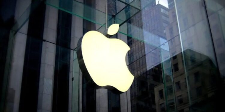 Apple Bakal Buyback Saham Rp1.779 Triliun, Terbesar dalam Sejarah 1 Lambang Apple di salah satu Apple Store.