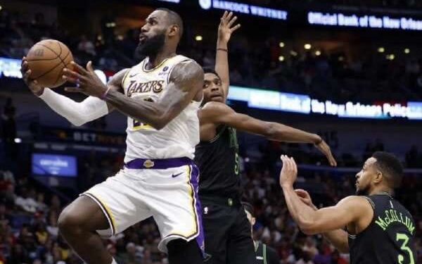Musim ke-21 Diakhiri LeBron dengan Triple-Double 1 Pemain veteran Los Angeles Lakers, LeBron James.