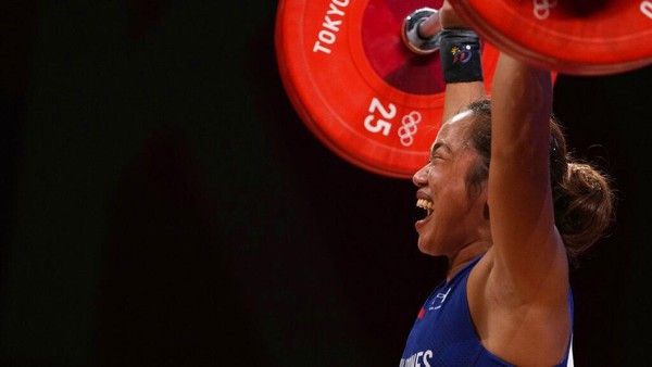 Lifter Filipina Peraih Medali Emas Olimpiade Tokyo Dipastikan Absen di Paris 1 Lifter Filipina, Hidilyn Diaz.