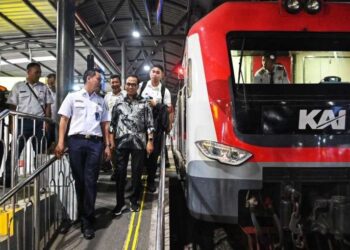 Menhub, Budi Karya Sumadi, saat mengunjungi KAI YIA.