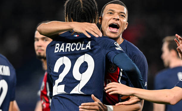 Pesaing Terdekat Dikalahkan Olympique Lyon, PSG Juara Ligue 1 2023/24 1 PSG raih juara Ligue 1 Prancis 2023/24 setelah pesaing terdekat mereka AS Monaco menelan kekalahan 2-3 saat melawan Olympique Lyon.