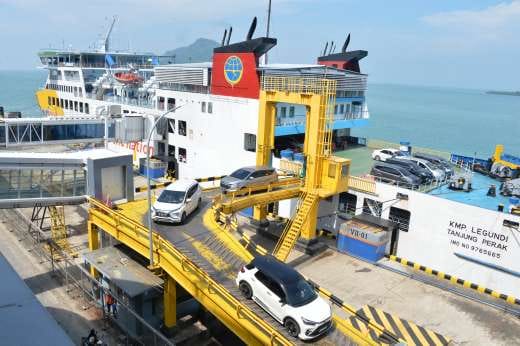 1,2 juta Orang Gunakan Angkutan Umum di Hari Terakhir Libur Lebaran 1 Pelabuhan Tanjung Perak, Surabaya.