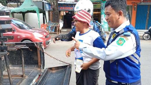 Dishub Medan Amankan Puluhan Orang Pelaku Pungli Parkir 1 Pelaku pungli parkir yang diamankan Dishub Medan.