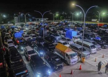 Pemudik mulai memadati Pelabuhan Merak, Banten.