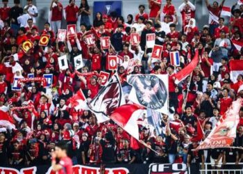 Penonton Timnas Indonesia pada laga perempatfinal Piala Asia U-23 Indonesia kontra Korea Selatan, di Stadion Abdullah bin Khalifa, Doha.
