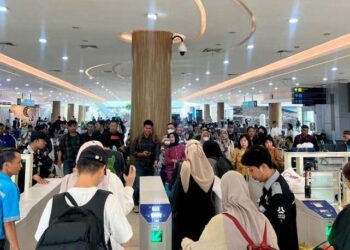 Penumpang KA Bandara.