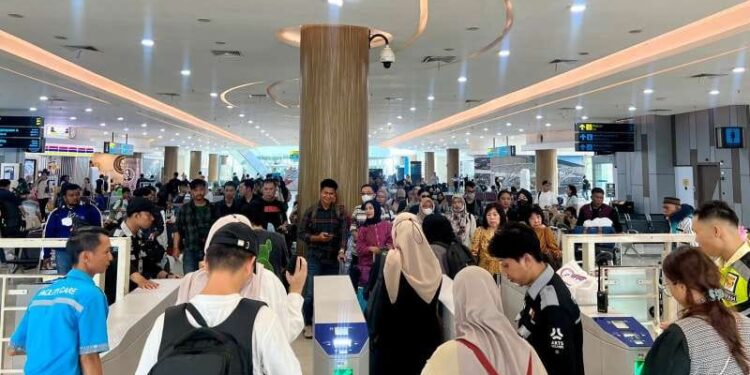 KAI Bandara Angkut 208.076 Penumpang Selama Libur Lebaran 1 Penumpang KA Bandara.