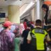 Penumpang di Stasiun Kereta Api Medan.