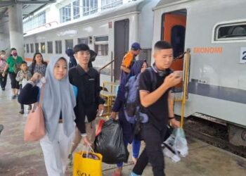 Penumpang kereta api.