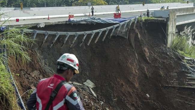 H+1 Lebaran Lajur Dibuka, Perbaikan Tol Bocimi Dikebut 1 Perbaikan Tol Bocimi.