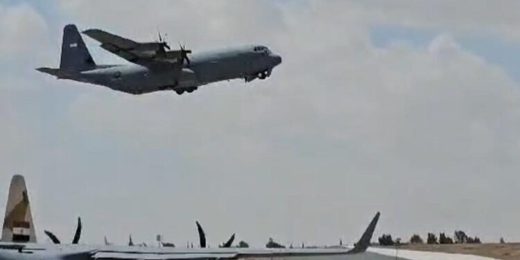 RI Berhasil Terjunkan Bantuan ke Gaza Lewat Air Dropping 1 Bantuan RI diangkut dengan pesawat Super Hercules C-130 milik TNI AU.