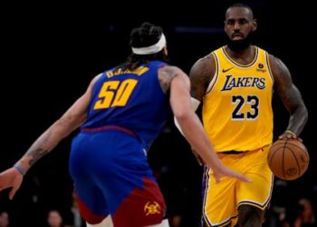 Los Angeles Lakers vs Denver Nuggets pada laga keempat babak playoff NBA Wilayah Barat di Crypto.com Arena Los Angeles, California.